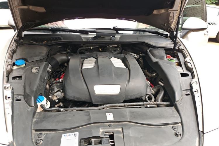 Used Porsche Cayenne 2011 Cayenne 3.0T Engine Bay