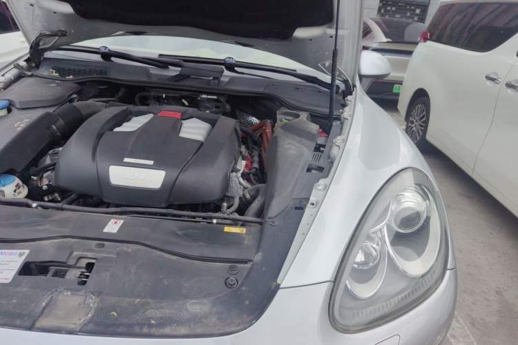 Used Porsche Cayenne 2011 Cayenne S Hybrid 3.0T Engine Bay Left