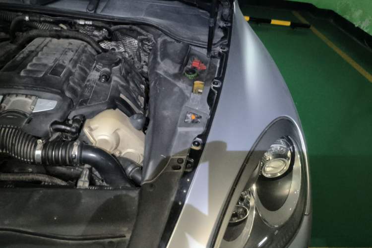 Used Porsche Cayenne 2011 Cayenne Turbo 4.8T Engine Bay Left