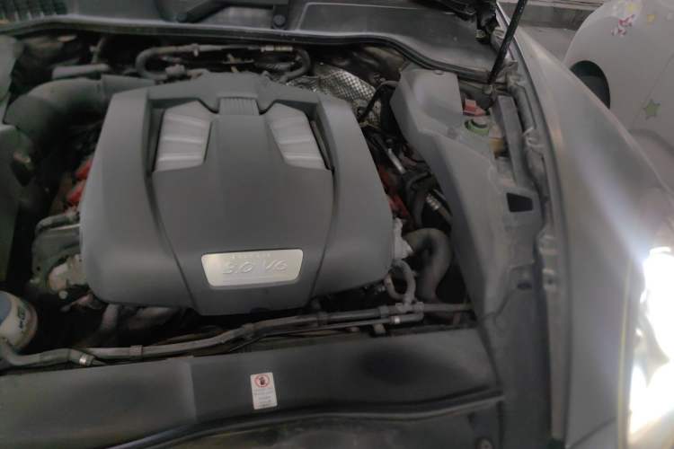 Used Porsche Cayenne 2011 Cayenne 3.0T Engine Bay Left