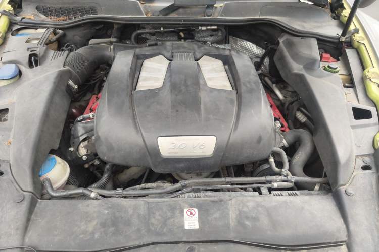 Used Porsche Cayenne 2011 Cayenne 3.0T Engine Bay