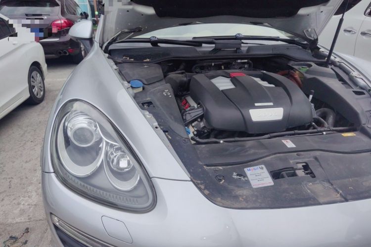 Used Porsche Cayenne 2011 Cayenne S Hybrid 3.0T Engine Bay Right
