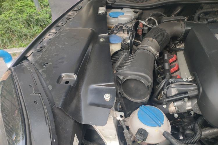 Used Porsche Cayenne 2011 Cayenne 3.0T Engine Bay Right
