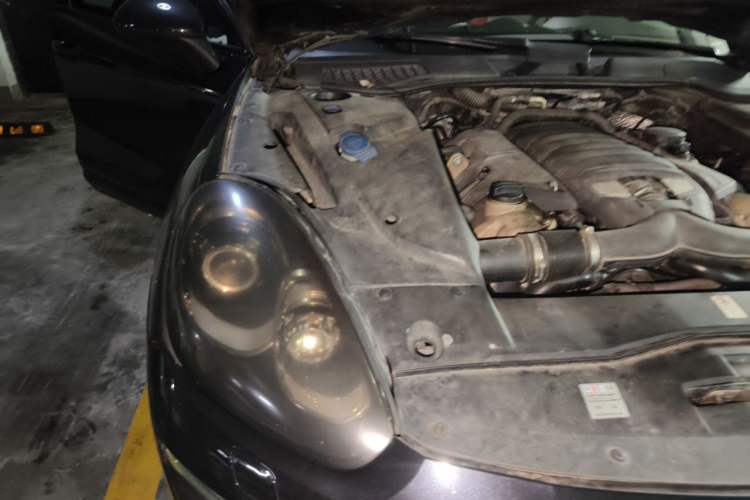 Used Porsche Cayenne 2011 Cayenne S 4.8L Engine Bay Right