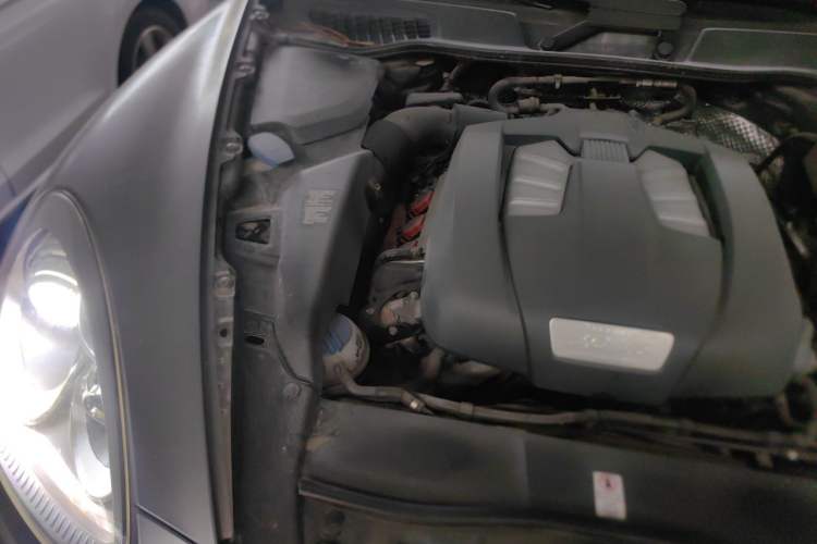 Used Porsche Cayenne 2011 Cayenne 3.0T Engine Bay Right