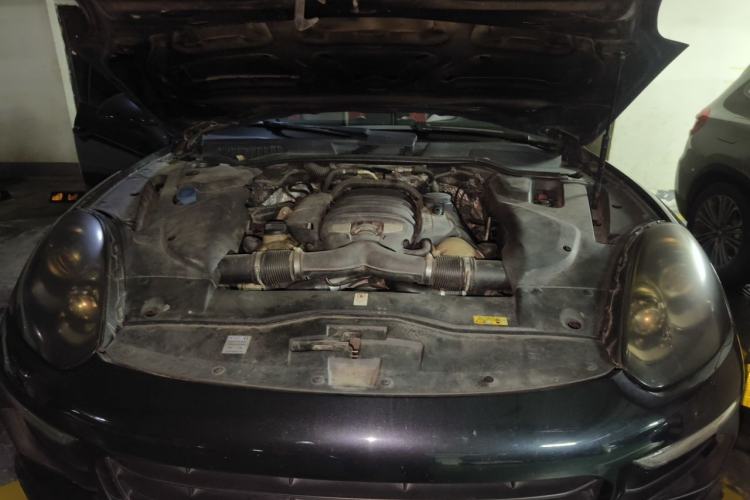 Used Porsche Cayenne 2011 Cayenne S 4.8L Engine Bay