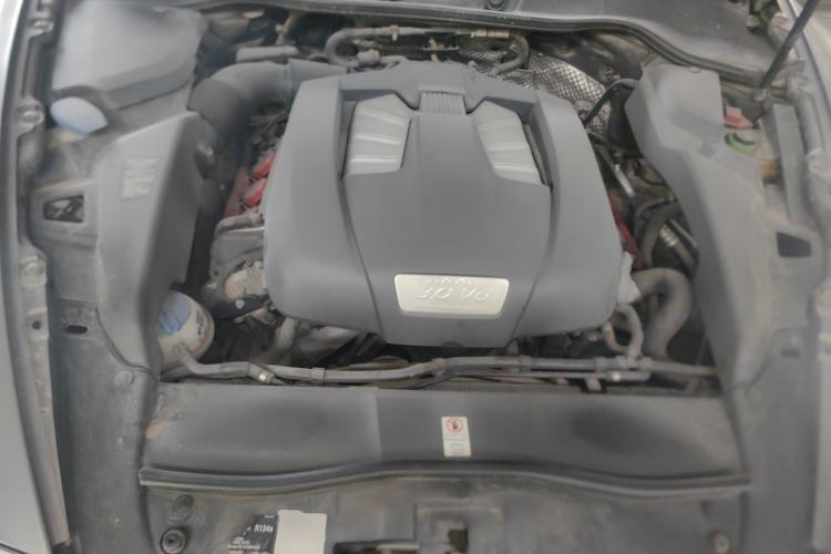 Used Porsche Cayenne 2011 Cayenne 3.0T Engine Bay