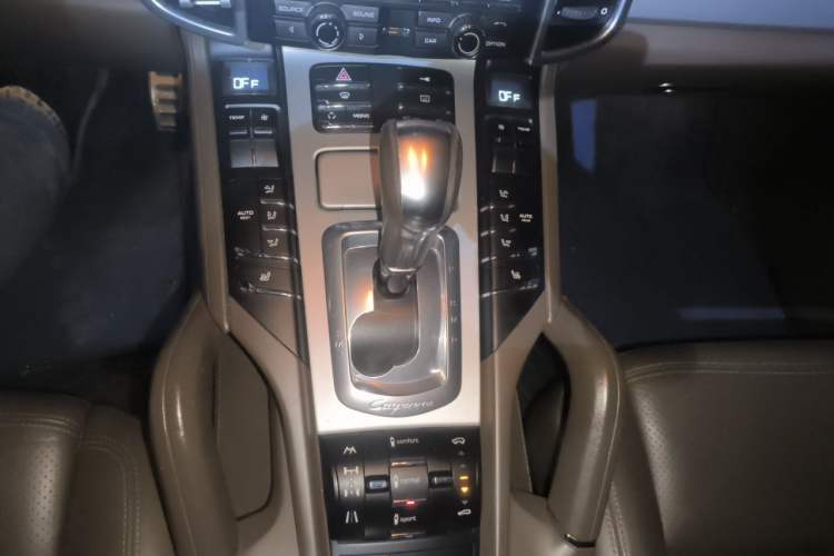 Used Porsche Cayenne 2011 Cayenne Turbo 4.8T Gear Lever