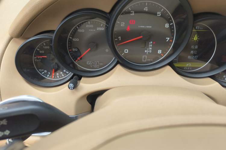 Used Porsche Cayenne 2011 Cayenne 3.0T Odometer Close Up