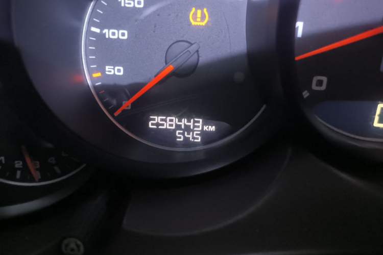 Used Porsche Cayenne 2011 Cayenne Turbo 4.8T Odometer Close Up