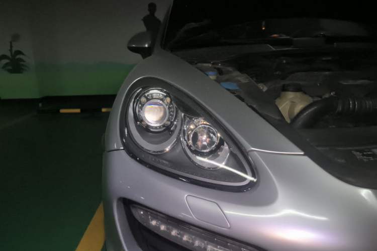 Used Porsche Cayenne 2011 Cayenne Turbo 4.8T Right Front Headlight