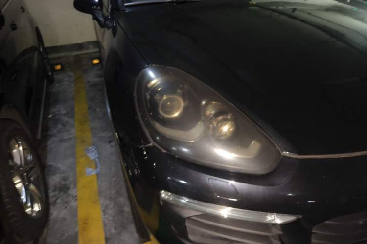 Used Porsche Cayenne 2011 Cayenne S 4.8L Right Front Headlight