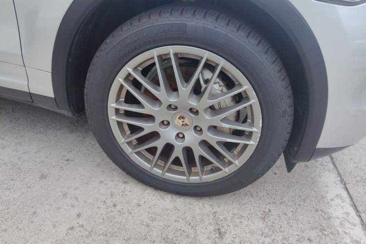 Used Porsche Cayenne 2011 Cayenne S Hybrid 3.0T Right Front Wheel Hub