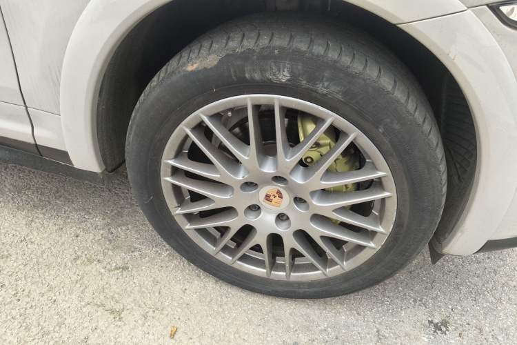 Used Porsche Cayenne 2011 Cayenne 3.0T Right Front Wheel Hub