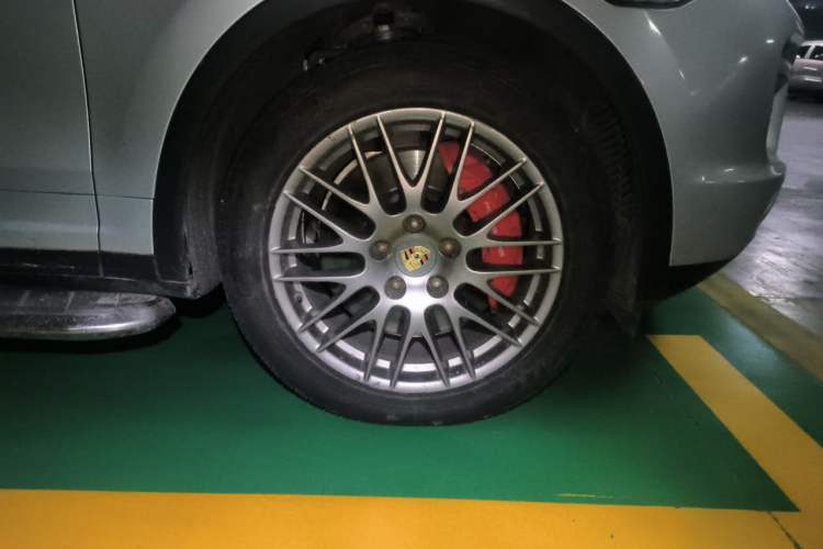 Used Porsche Cayenne 2011 Cayenne Turbo 4.8T Right Front Wheel Hub