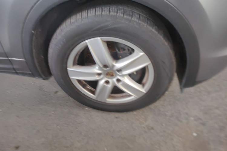 Used Porsche Cayenne 2011 Cayenne 3.0T Right Front Wheel Hub