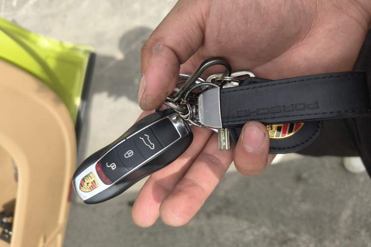 Used Porsche Cayenne 2011 Cayenne 3.0T Vehicle Key