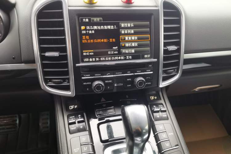 Used Porsche Cayenne 2011 Cayenne 3.0T Audio And AC Panel