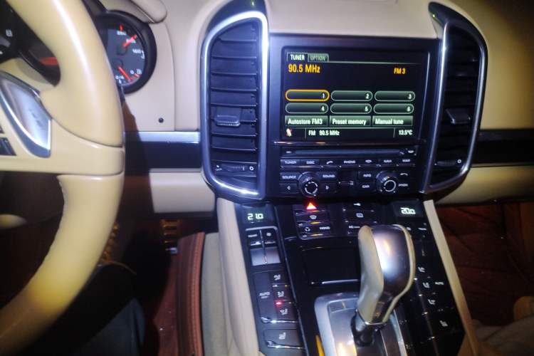 Used Porsche Cayenne 2011 Cayenne S Hybrid 3.0T Audio And AC Panel
