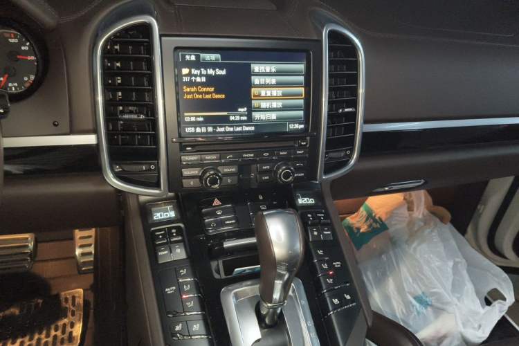 Used Porsche Cayenne 2011 Cayenne 3.0T Audio And AC Panel