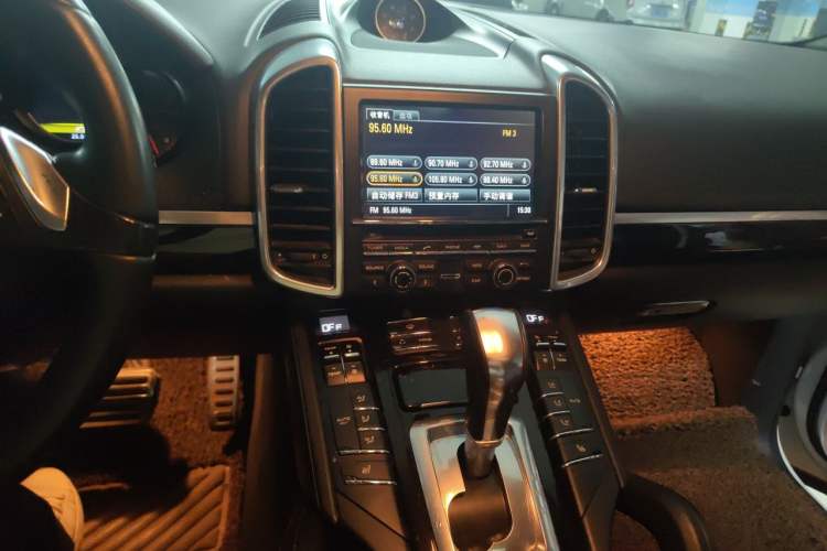 Used Porsche Cayenne 2011 Cayenne 3.0T Audio And AC Panel