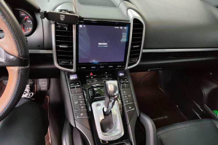 Used Porsche Cayenne 2011 3.6L automatic transmission U.S. specification Audio And AC Panel