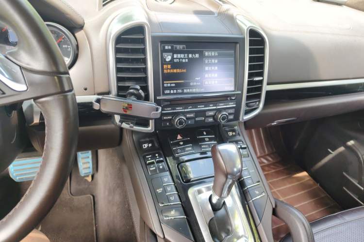 Used Porsche Cayenne 2011 Cayenne 3.0T Audio And AC Panel