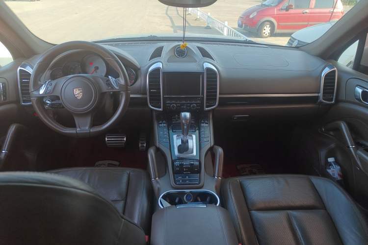 Used Porsche Cayenne 2011 Cayenne S 4.8L Center Console