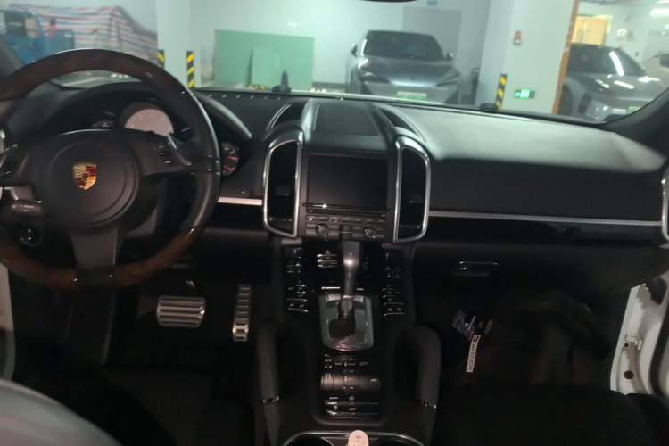 Used Porsche Cayenne 2011 Cayenne S 4.8L Center Console