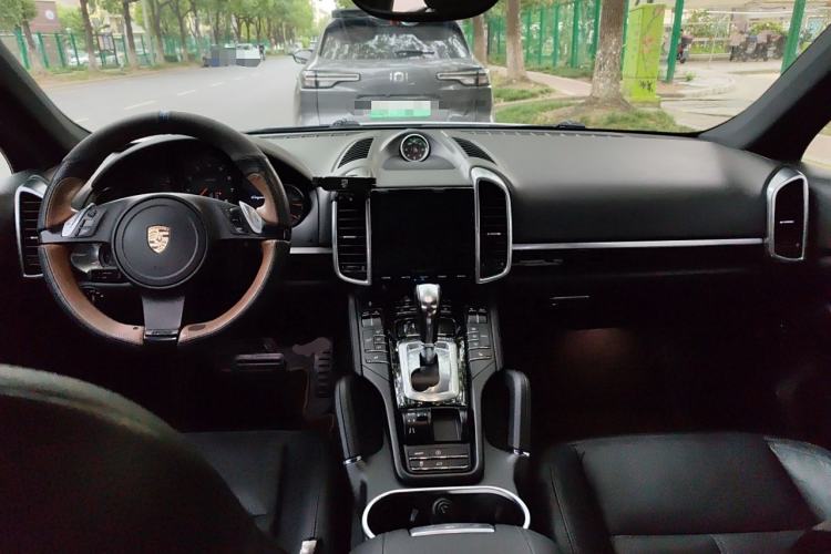 Used Porsche Cayenne 2011 3.6L automatic transmission U.S. specification Center Console