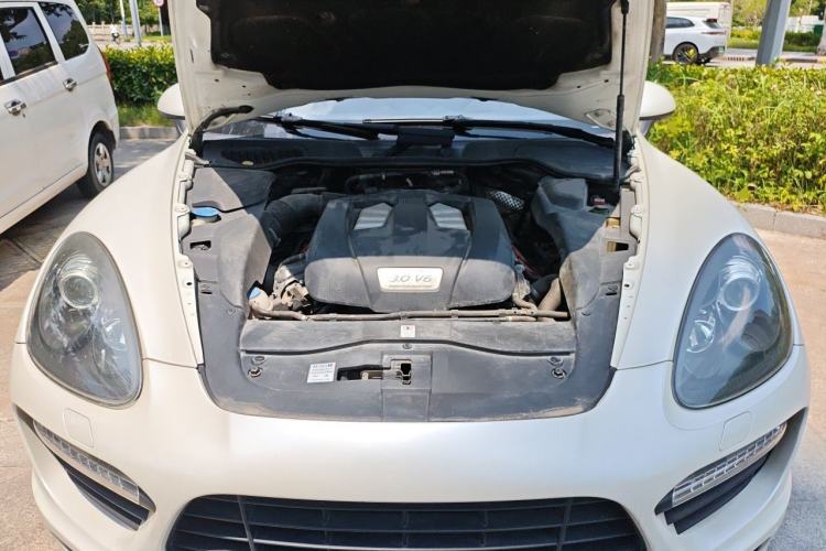 Used Porsche Cayenne 2011 Cayenne 3.0T Engine Bay