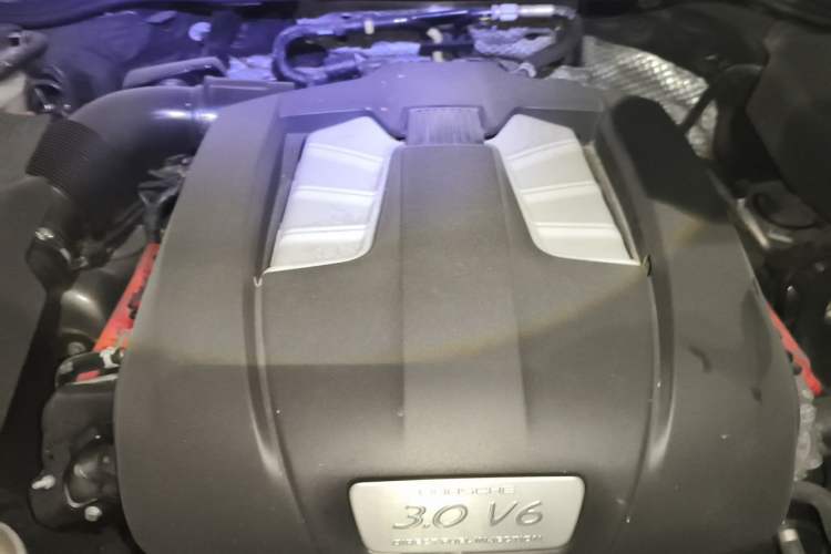 Used Porsche Cayenne 2011 Cayenne 3.0T Engine Bay