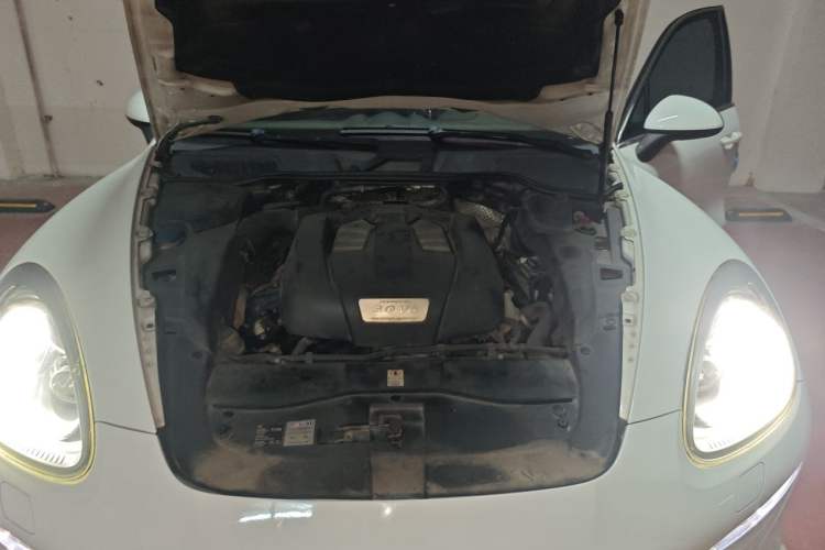 Used Porsche Cayenne 2011 Cayenne 3.0T Engine Bay