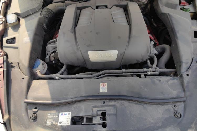 Used Porsche Cayenne 2011 Cayenne 3.0T Engine Bay