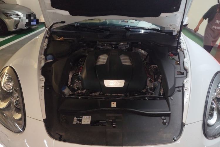 Used Porsche Cayenne 2011 Cayenne 3.0T Engine Bay