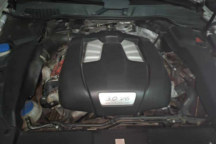 Used Porsche Cayenne 2011 Cayenne 3.0T Engine Bay