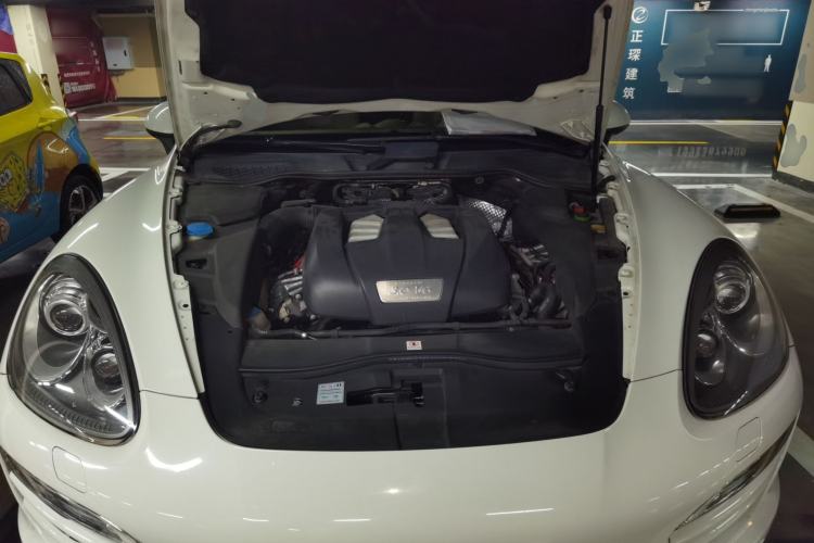 Used Porsche Cayenne 2011 Cayenne 3.0T Engine Bay