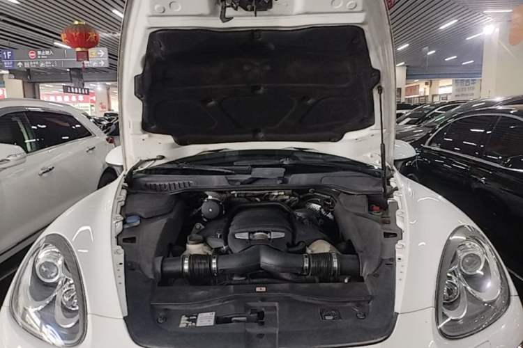 Used Porsche Cayenne 2011 Cayenne S 4.8L Engine Bay