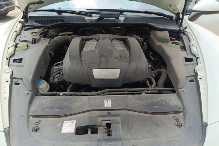 Used Porsche Cayenne 2011 Cayenne 3.0T Engine Bay