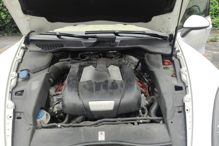 Used Porsche Cayenne 2011 Cayenne 3.0T Engine Bay