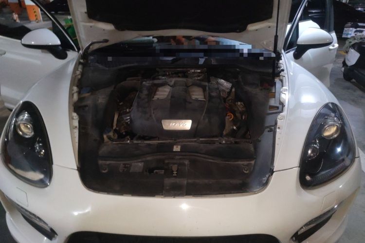 Used Porsche Cayenne 2011 Cayenne 3.0T Engine Bay