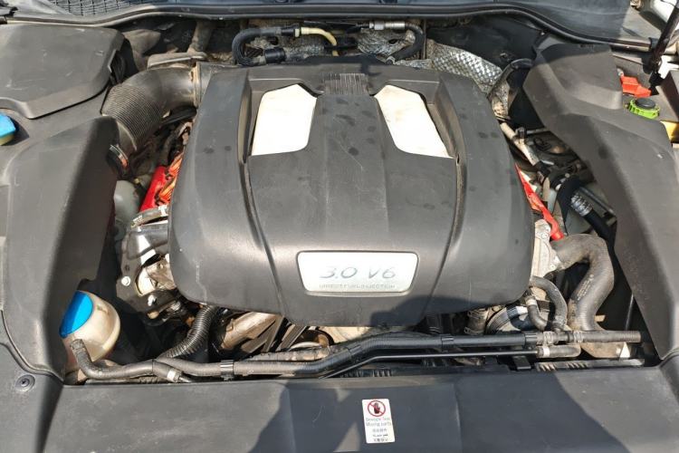 Used Porsche Cayenne 2011 Cayenne 3.0T Engine Bay