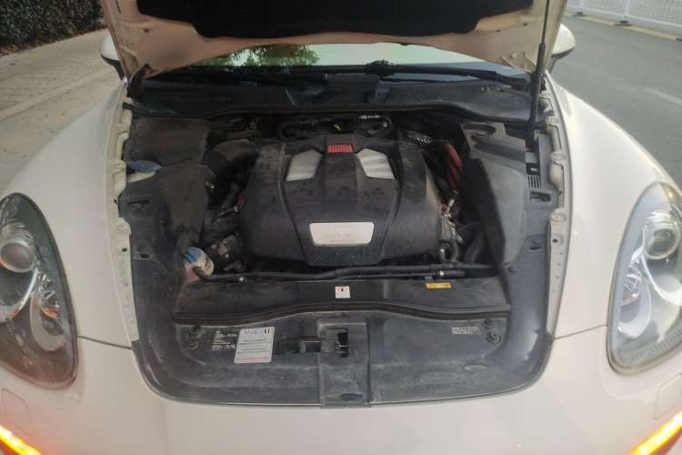 Used Porsche Cayenne 2011 Cayenne S Hybrid 3.0T Engine Bay