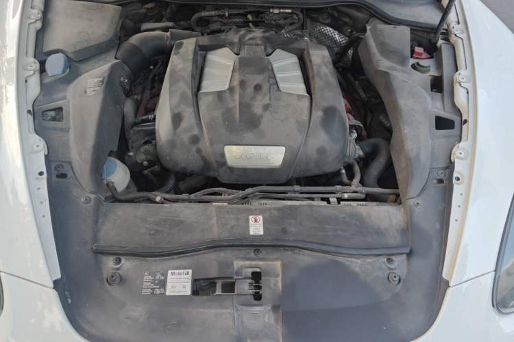 Used Porsche Cayenne 2011 Cayenne 3.0T Engine Bay