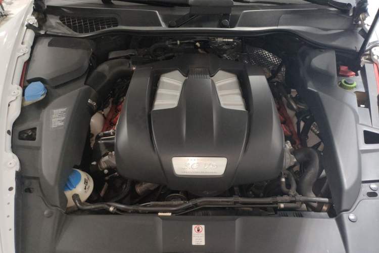 Used Porsche Cayenne 2011 Cayenne 3.0T Engine Bay