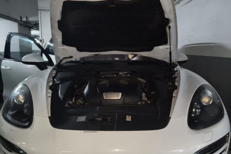 Used Porsche Cayenne 2011 Cayenne 3.0T Engine Bay
