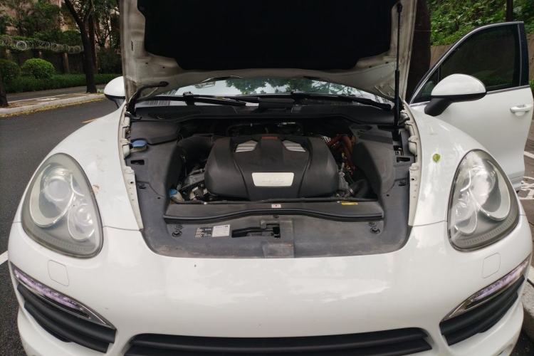 Used Porsche Cayenne 2011 Cayenne S Hybrid 3.0T Engine Bay