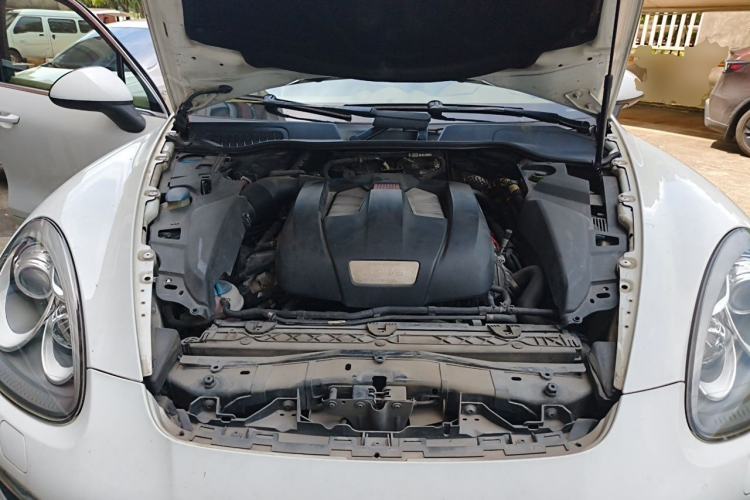 Used Porsche Cayenne 2011 Cayenne S Hybrid 3.0T Engine Bay