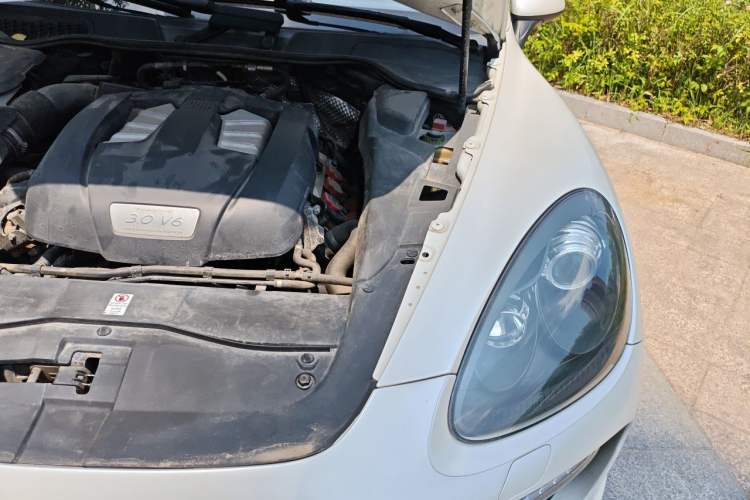Used Porsche Cayenne 2011 Cayenne 3.0T Engine Bay Left
