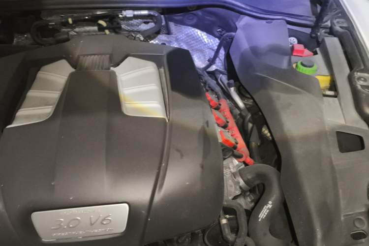 Used Porsche Cayenne 2011 Cayenne 3.0T Engine Bay Left